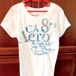 Aeropostale 100% fine cotton white top with beautiful shiny blue brand logo XS